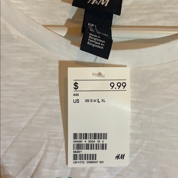 H&M graphic Tee - Picture 2 of 3